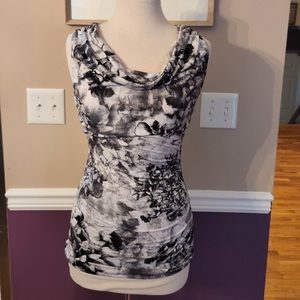 Beautiful pretty Black and white silky sleeveless top. Size small